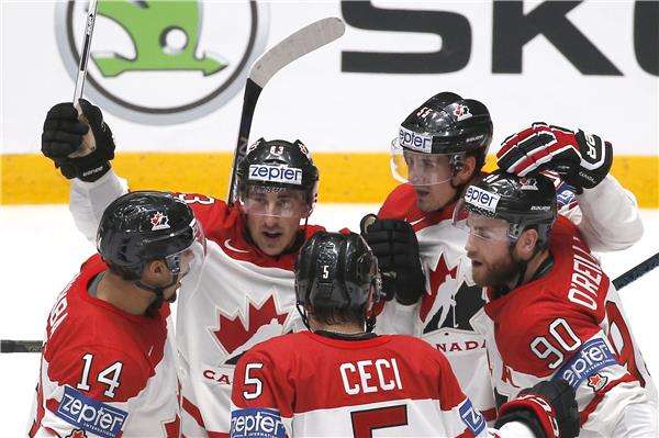 من مباراة كندا والسويد