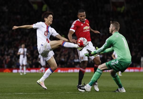 2016-04-20t203126z_104185886_mt1aci14356783_rtrmadp_3_soccer-england-mun-cry_reuters