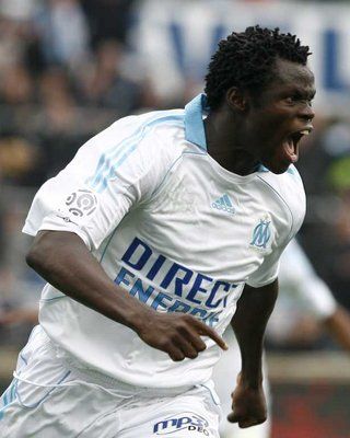 تايي تايوو يحتفل بعد تسجيلة هدف الفوز