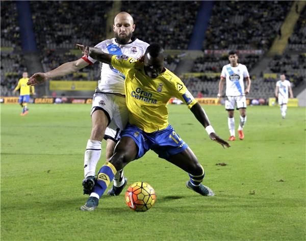 واكاسو (يمين)