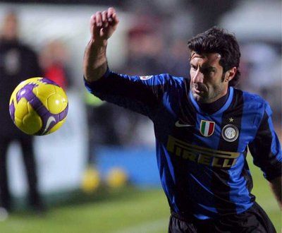 البرتغالي فيجو لاعب انترميلان الأيطالي