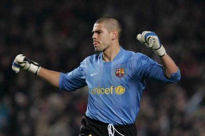 الأسباني فيكتور فالديز حارس برشلونة