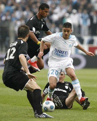 بن عرفة لاعب نادي مرسيليا 