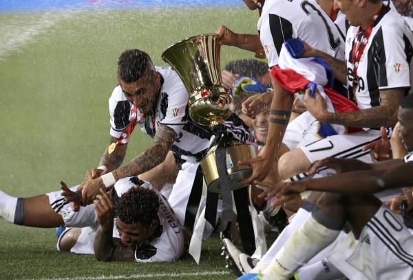 2016-05-21t215218z_1358352345_lr1ec5l1oqvbj_rtrmadp_3_soccer-italy-coppa_reuters