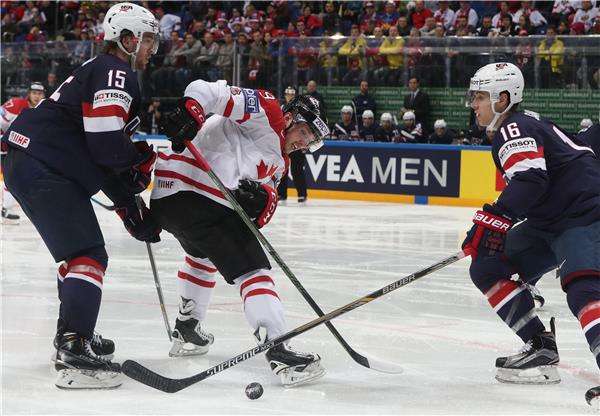 من مبارالة كندا والولايات المتحدة