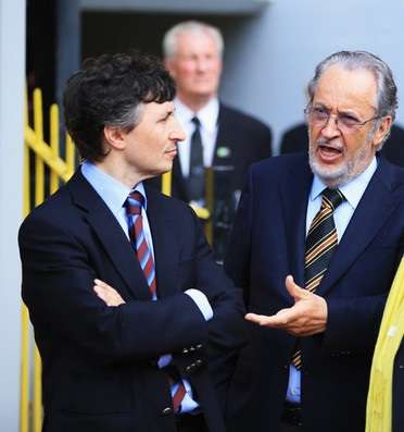 جامباولو بوتزو يتحدث مع إبنه