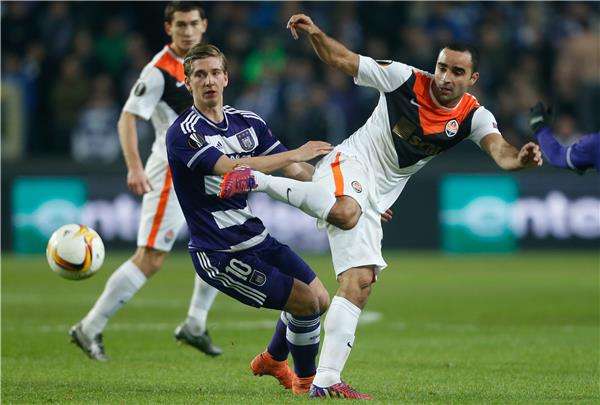 دينيس برايت على اليسار 