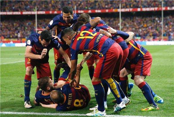 فرحة لاعبي برشلونة