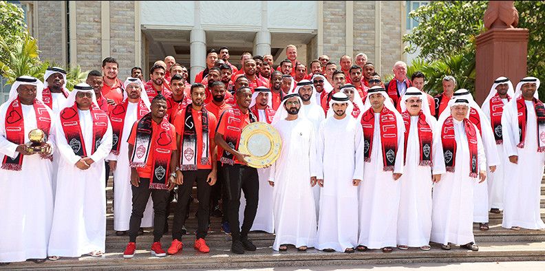 محمد بن راشد يستقبل أسرة الأهلي الإماراتي