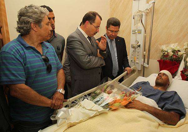 رئيس اللجنة الأولمبية التونسية بوصيان عند زيارته  امس لحارس المرسى مع وزير الرياضة بن ضياء  