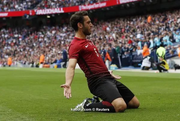 ?i=reuters%2f2016-05-22%2f2016-05-22t163946z_106936786_mt1aci14398256_rtrmadp_3_soccer-eng-tur_reuters