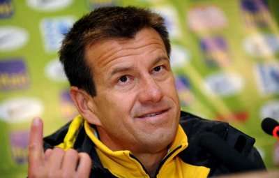 اللاعب السابق و مدرب المنتخب البرازيلي كارلوس دونغا