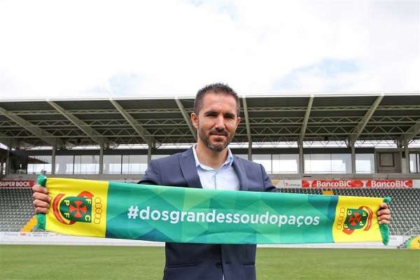 تقديم بينتو كمدرب لدي فيريرا	