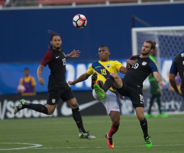 2016-05-26t040346z_1601769292_nocid_rtrmadp_3_soccer-international-friendly-soccer-equador-at-usa_reuters