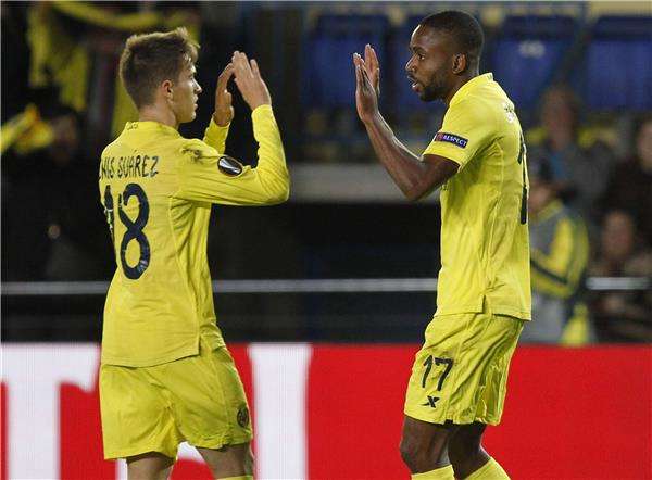 دينيس سواريز (يسار)