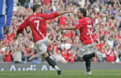 تيفيز وكريستانو رونالدو .. هل يهجران المان يونايتد ويشدان الرحال إلى ريال مدريد ؟!