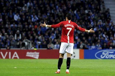 كريستيانو رونالدو يعبر عن فرحته بعد هدفه الصاروخي في مرمى بورتو 