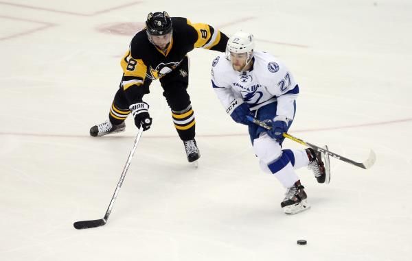 2016-05-27t021215z_1251887283_nocid_rtrmadp_3_nhl-stanley-cup-playoffs-tampa-bay-lightning-at-pittsburgh-penguins_reuters
