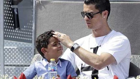 كريستيانو رونالدو مع إبنه