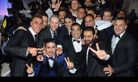 بغداد بونجاح في الصف الأول خلال حفل زفاف الحارس ايمن البلبولي 