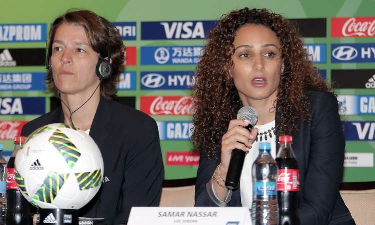 نصار وتتيانا يتحدثان بالمؤتمر الصحفي