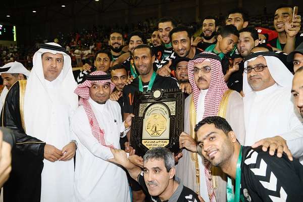 رئيس الاتحاد السعودي لكرة اليد تركي الخليوي يتوج النور بدرع الدوري الممتاز 