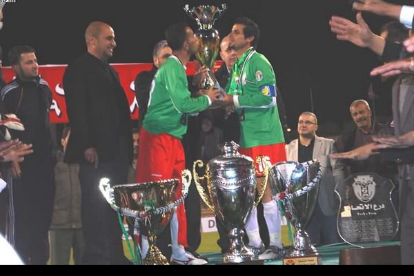 كأس الأردن ومن أمامه كؤوس الموسم كاملة 