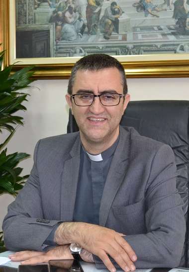 رئيس النادي الخوري اسطفان فرنجية