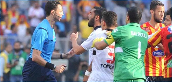 الحكم محمد امين بن ناصر خلال كلاسيكو الترجي والنجم 