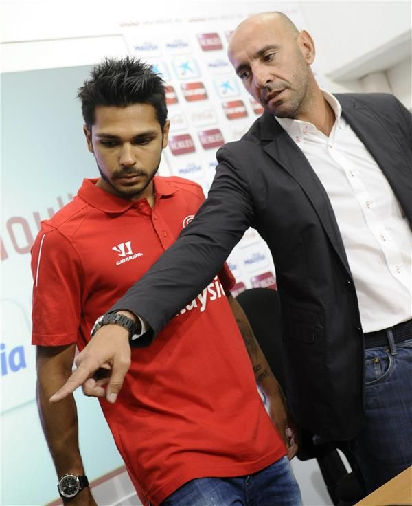 مونشي على اليمين