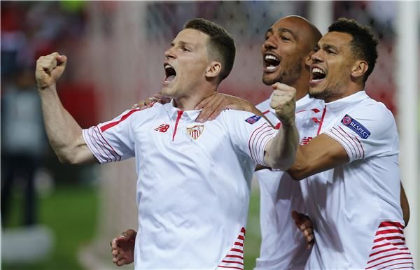 جاميرو (يسار)