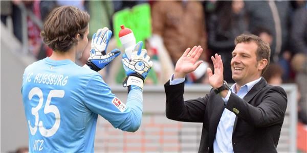 ماركوس فاينزيرل على اليمين