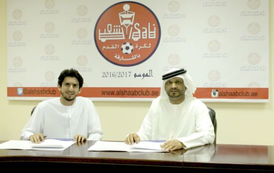 سيف محمد لحظة التوقيع