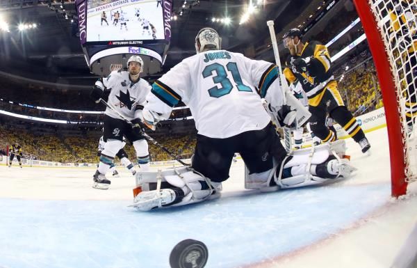 2016-06-02t035628z_1095872846_nocid_rtrmadp_3_nhl-stanley-cup-final-san-jose-sharks-at-pittsburgh-penguins_reuters