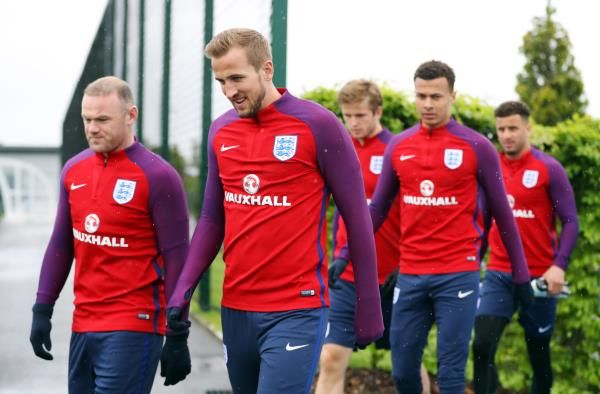 روني في تدريب المنتخب الإنجليزي 