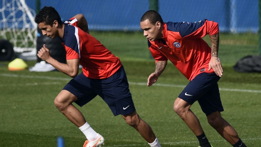 ماركينيوس (يسار)