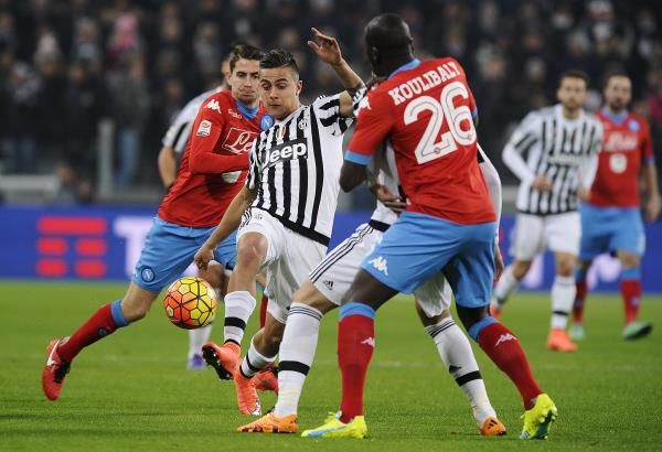 كوليبالي (يمين)