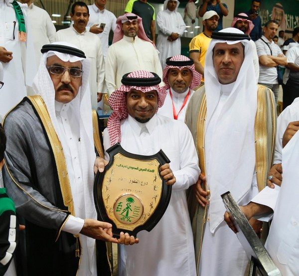 رئيس نادي النور حسين العبكري يتوج بدرع التفوق