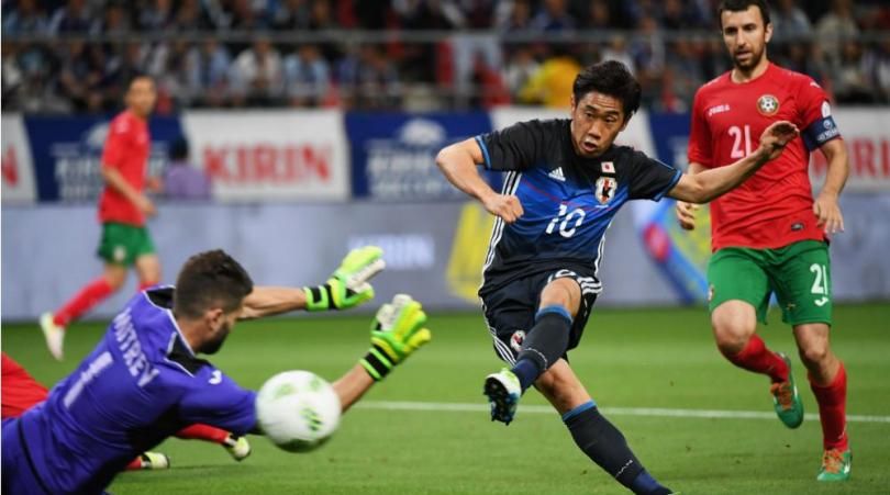 شينجي كاغاوا عند تسجيله الهدف الثالث بمرمى بلغاريا