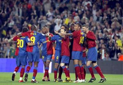 احتفال لاعبي برشلونة بالهدف الثالث