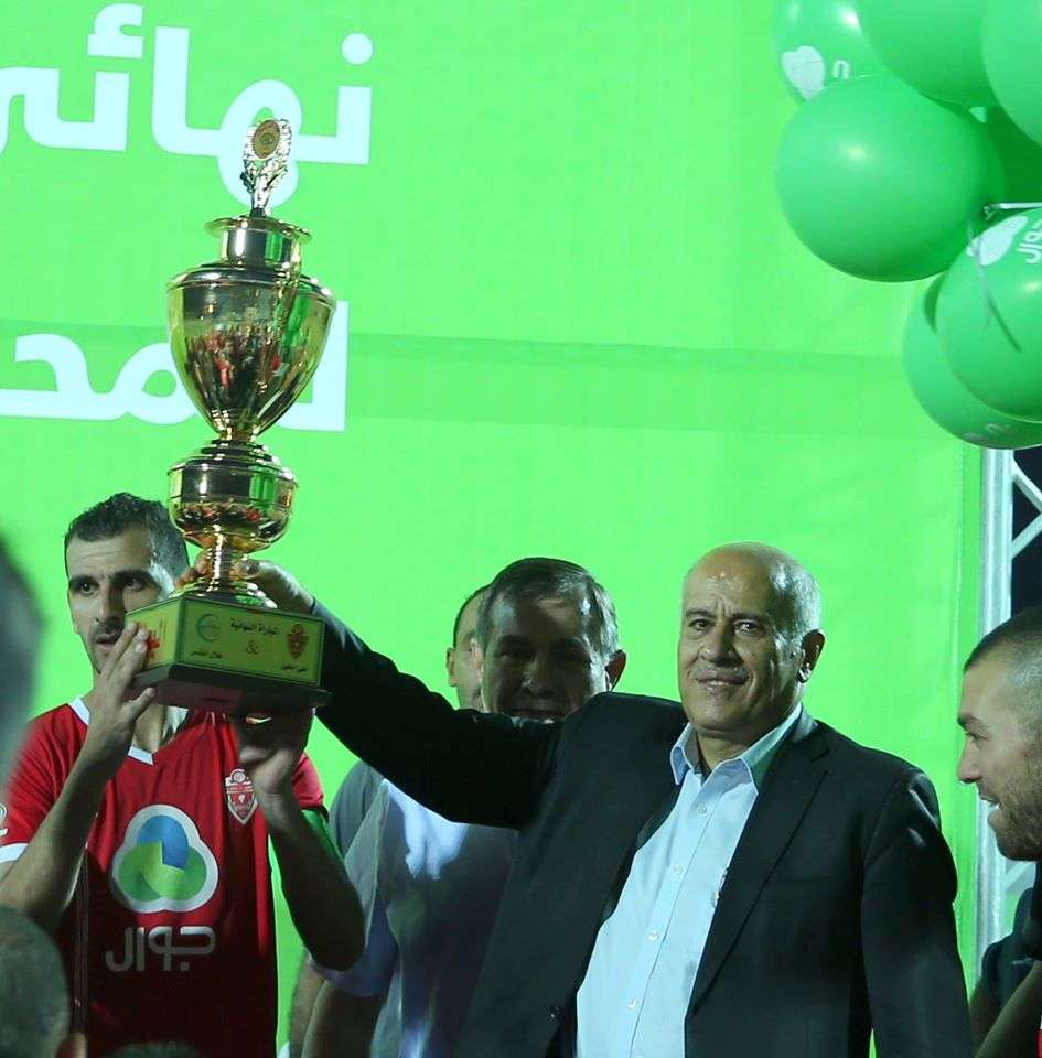 من تتويج الأهلي            