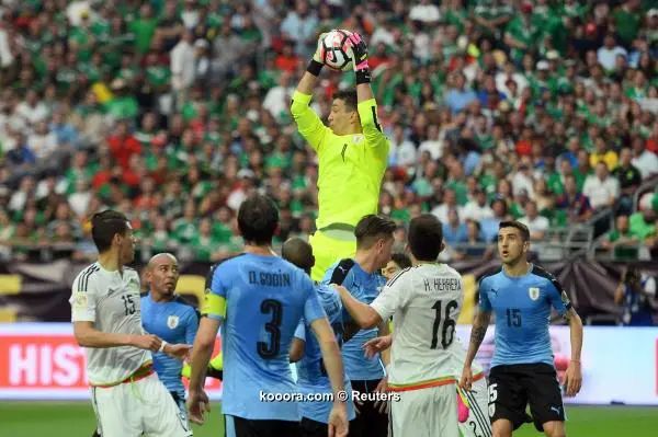 ?i=albums%2fmatches%2f1333659%2f2016-06-06t010459z_942626414_nocid_rtrmadp_3_soccer-2016-copa-america-centenario-mexico-at-uruguay_reuters