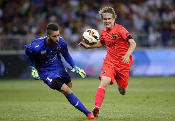 خليلوفيتش (يمين)