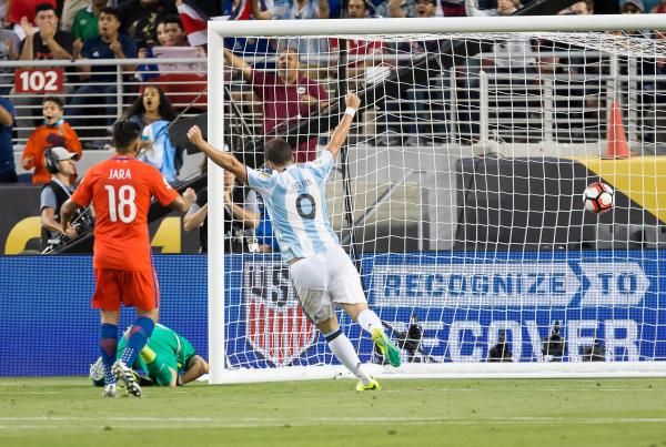 2016-06-07t034730z_1961003502_nocid_rtrmadp_3_soccer-2016-copa-america-centenario-argentina-at-chile_reuters