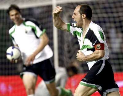 جانب من لقاء أتليتكو مدريد امام سسانتاندير