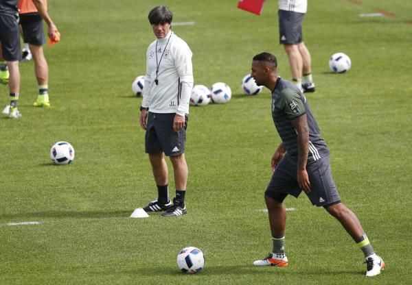 جيروم بواتينغ فى تدريبات المنتخب الآلماني