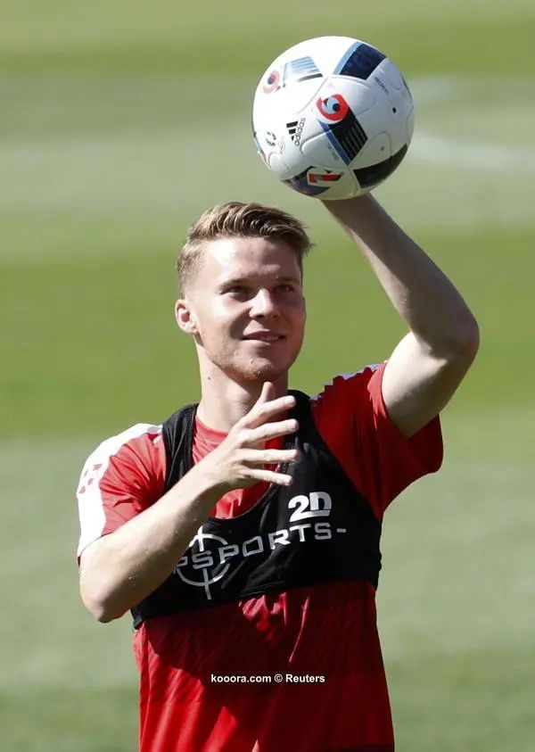 ?i=reuters%2f2016-06-08%2f2016-06-08t100942z_313858845_lr1ec680s7wh0_rtrmadp_3_soccer-training-swi_reuters