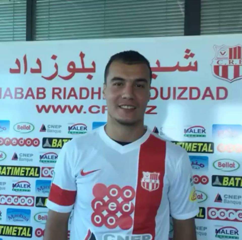 تقديم اللاعب مع فريقه الجديد