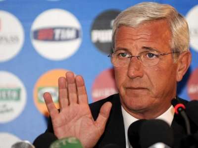 ليبي خلال إحدى المؤتمرات الصحفية