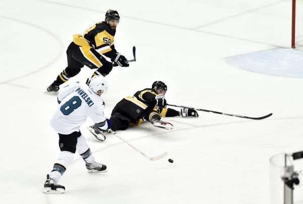 2016-06-10t033030z_431127718_nocid_rtrmadp_3_nhl-stanley-cup-final-san-jose-sharks-at-pittsburgh-penguins_reuters
